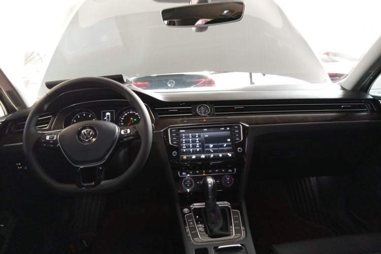 Used Volkswagen Magotan 2018 Facelift 330TSI DSG Luxury Model
