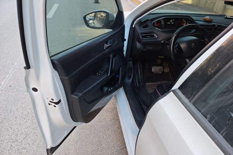 Used Peugeot 308 2016 1.6L Automatic Fashion Edition
