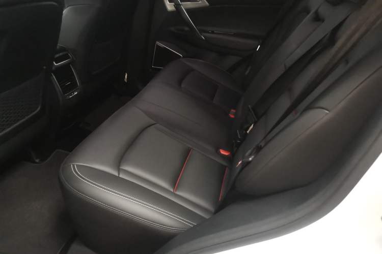 Used Geely Auto Emgrand X7 Sport 2018 1.8TD Automatic Two-Wheel Drive Smart Connect 4G Internet Edition
