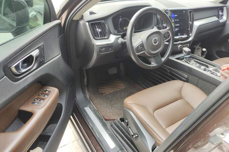 Used Volvo XC60 2019 T5 4x4 Smart Edition China VI Standard