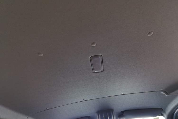 Used SAIC MAXUS Xintu V80 2019 2.0T Plus AMT Aoyuntong Short Wheelbase Ultra-Low Roof 5/6-Seater
