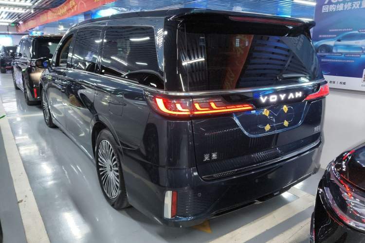 Used VOYAH Dream 2025 PHEV Four-Wheel-Drive Flagship Kunpeng Edition
