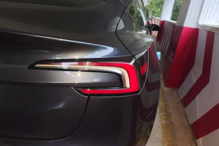 Used Tesla Model 3 2025 Rear-Wheel-Drive Version
