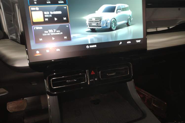 Used GAC Trumpchi GS8 2022 Double-Energy Series 2.0TM Four-Wheel Drive Premium Edition (7 Seats)
