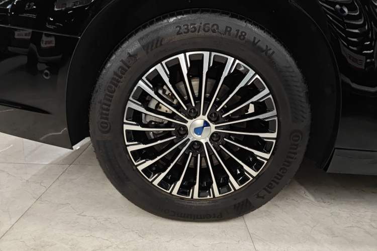 Used Denza D9 2025 DM-i Intelligent Drive 1020 Four-Wheel Drive Prestige Model