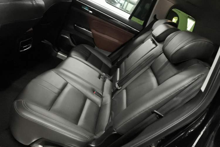 Used GAC Trumpchi GS8 2017 320T Two-Wheel Drive Luxury Smart Connectivity Version (7 Seats)
