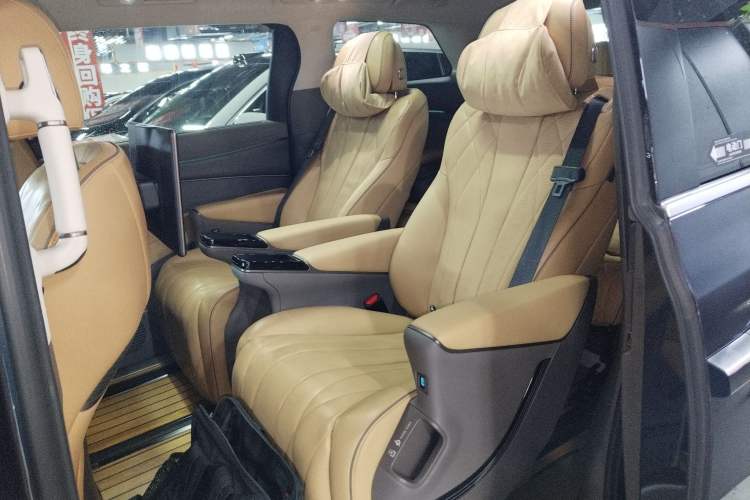 Used Denza D9 2022 DM-i 970 Four-Wheel Drive Flagship Model
