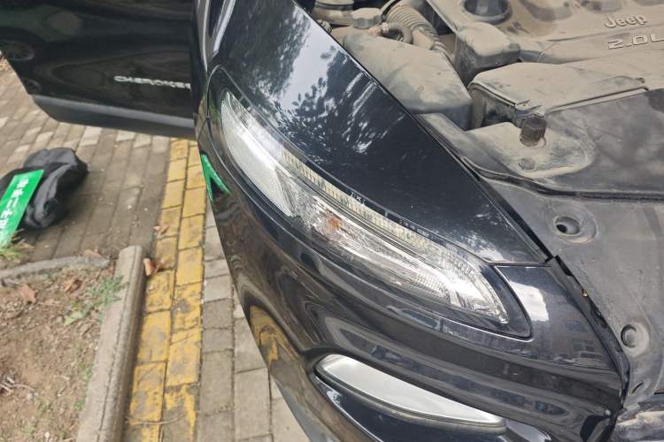 Used Jeep Cherokee 2016 2.0L Superior Edition
