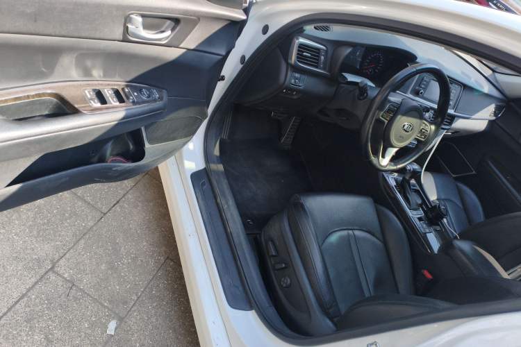 Used Kia K5 2017 2.0L Automatic 15th Anniversary Special Edition LUX
