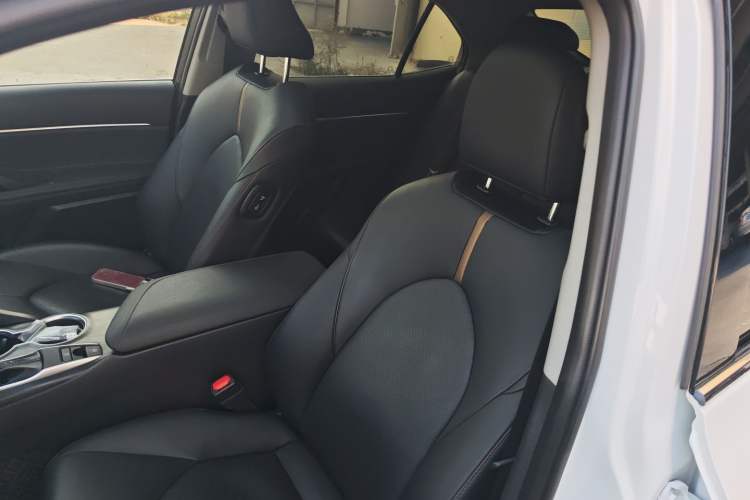 Used Toyota Camry 2021 2.0G Luxury Edition
