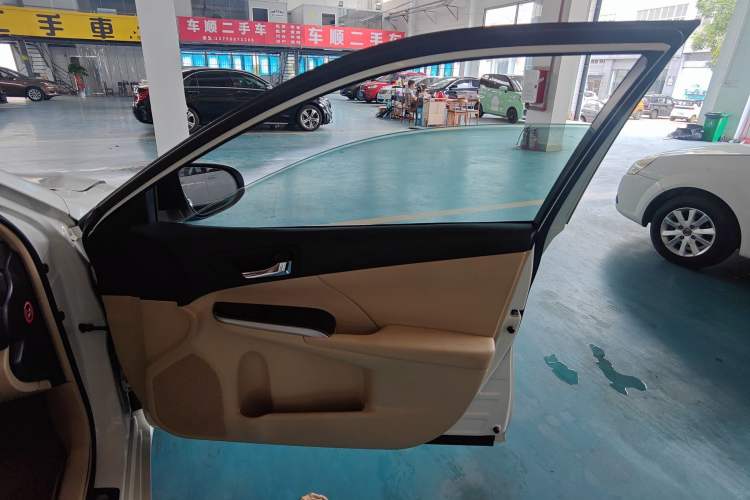 Used Toyota Camry 2015 2.5G Luxury Navigation Edition
