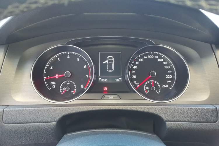 Used Volkswagen Golf 2015 1.4TSI Automatic Luxury Model
