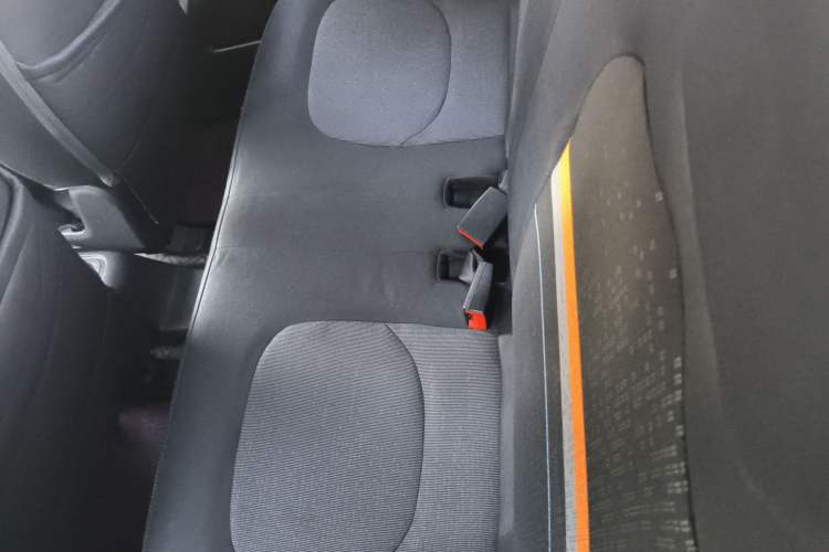 Used Wuling Hongguang MINIEV 2021 Macaron Sandwich Model 120 km Lithium Iron Phosphate