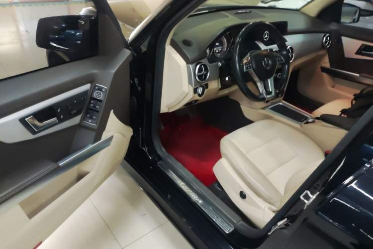 Used Mercedes-Benz GLK-Class 2015 GLK 260 4MATIC Dynamic Edition Ultimate Version
