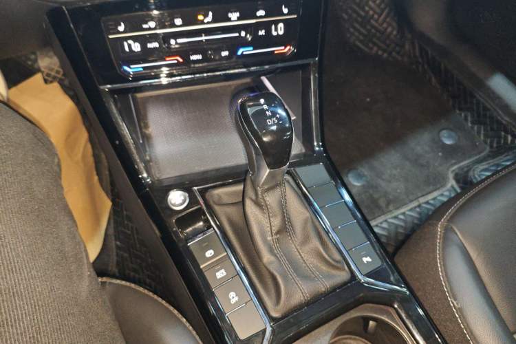 Used Volkswagen Passat 2022 330TSI Elite Edition Custom Version
