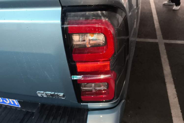 Used Great Wall King Kong Poer 2023 2.0T Automatic Diesel Two-Wheel-Drive Elite Version Flatbed GW4D20M
