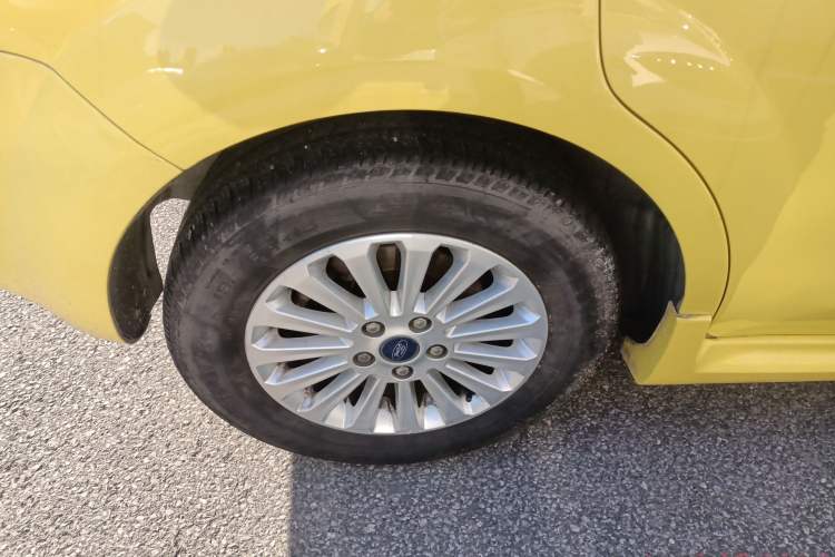 Used Ford Focus 2013 Hatchback Classic 1.8L Manual Fashion Edition
