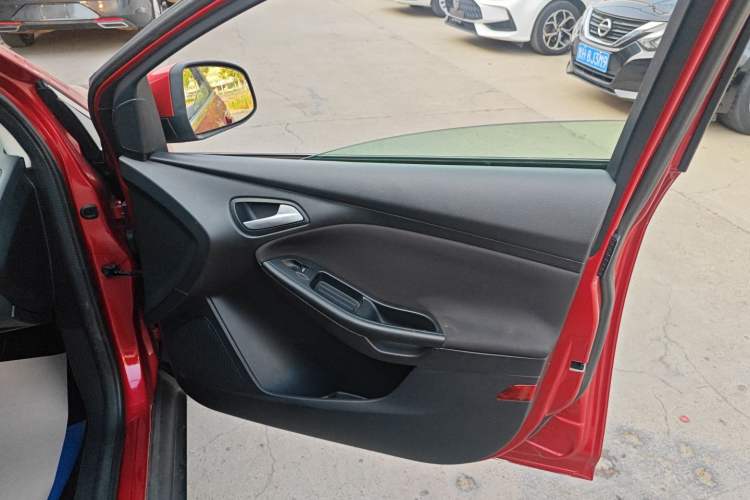 Used Ford Focus 2015 Hatchback 1.6L Automatic Comfort Model
