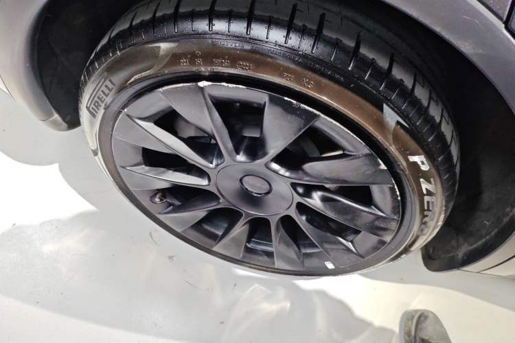 Used Tesla Model Y 2021 Long-Range All-Wheel-Drive Version
