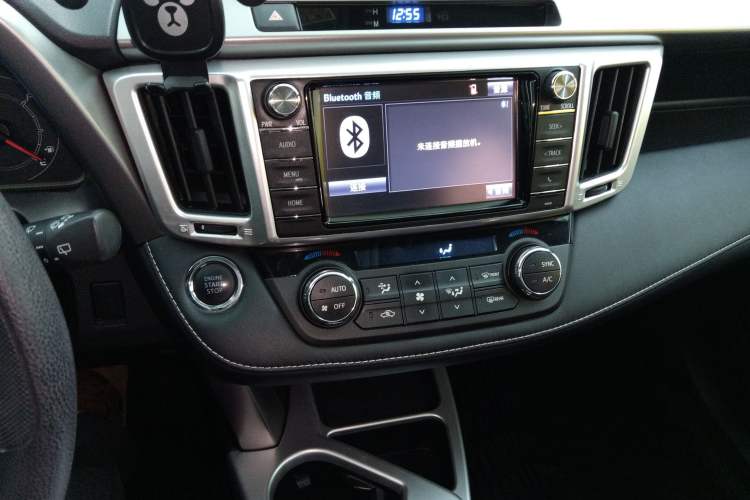 Used Toyota RAV4 2016 2.0L CVT Two-Wheel Drive Fashion Edition China V Standard
