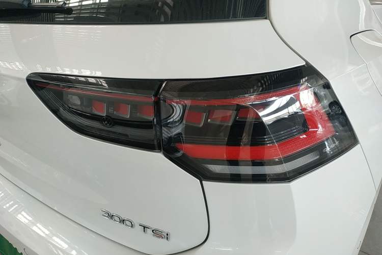 Used Volkswagen Golf 2025 300TSI R-Line
