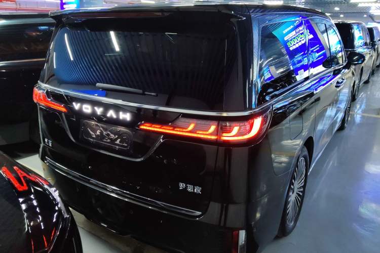 Used VOYAH Dream 2025 PHEV Four-Wheel-Drive Flagship Kunpeng Edition