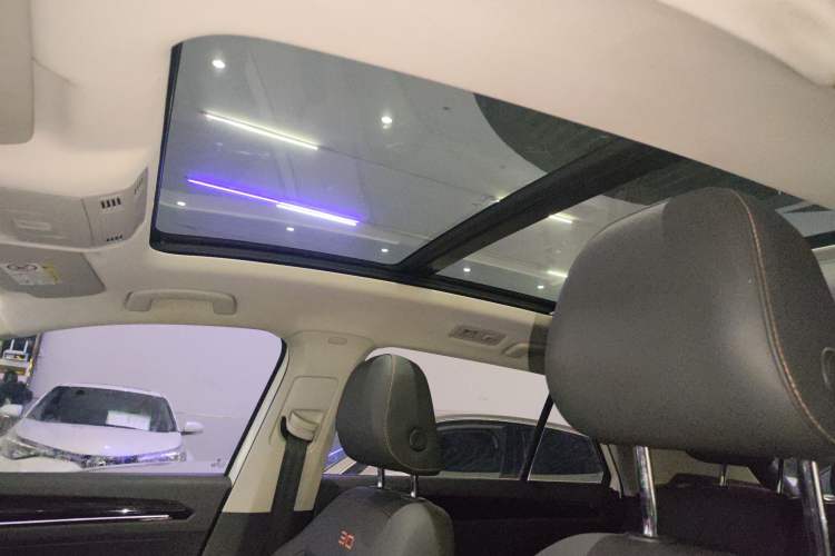 Used Volkswagen T-ROC 2021 280TSI DSG Two-Wheel Drive Comfort Connect 30th Anniversary Edition