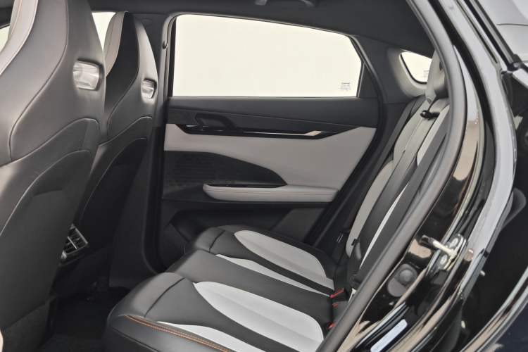 Used Changan UNI-V iDD 2024 Blue Whale Smart Electric iDD 136km Luxury Model
