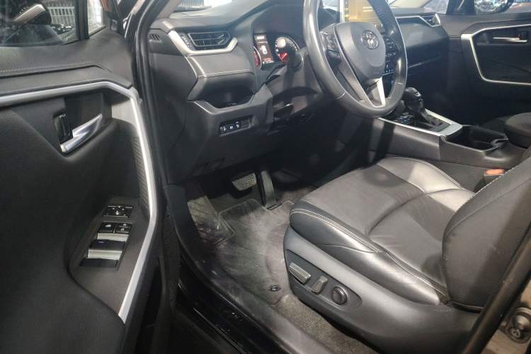 Used Toyota Wildlander 2022 2.0L CVT Two-Wheel Drive Luxury Edition