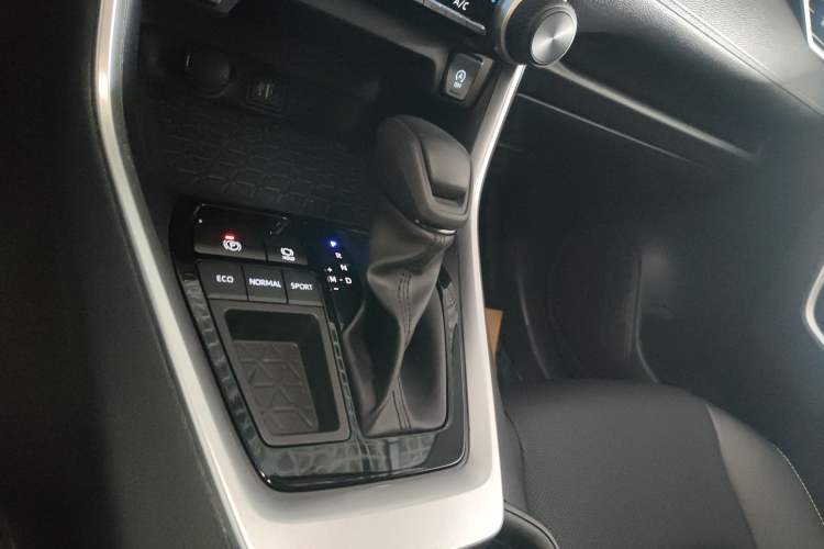 Used Toyota RAV4 2024 2.0L CVT Two-Wheel Drive Urban Edition