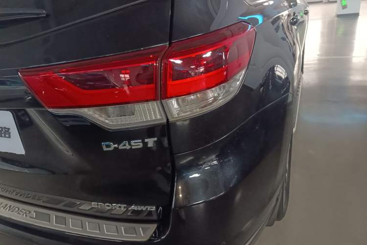 Used Toyota Highlander 2018 2.0T Four-Wheel Drive Luxury Version 7 Seats China VI Standard
