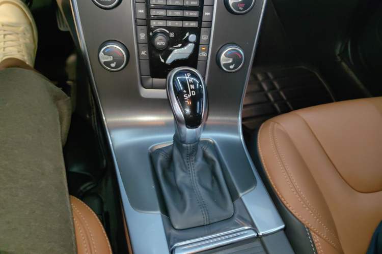 Used Volvo V60 2014 T5 Zhiya Edition