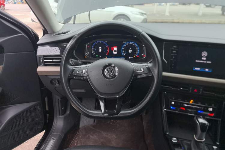 Used Volkswagen Passat 2020 330TSI Luxury Edition China VI
