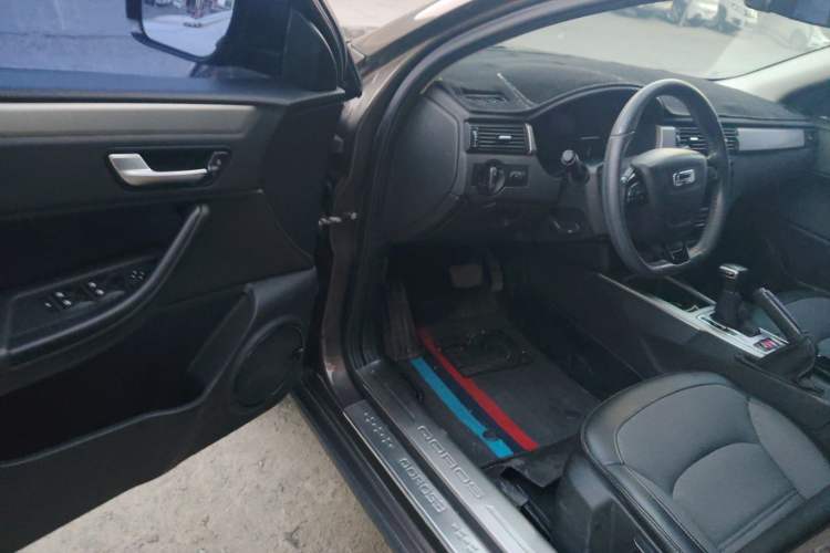 Used Qoros 3 2016 Urban SUV 1.6T Automatic Zhiyue Model