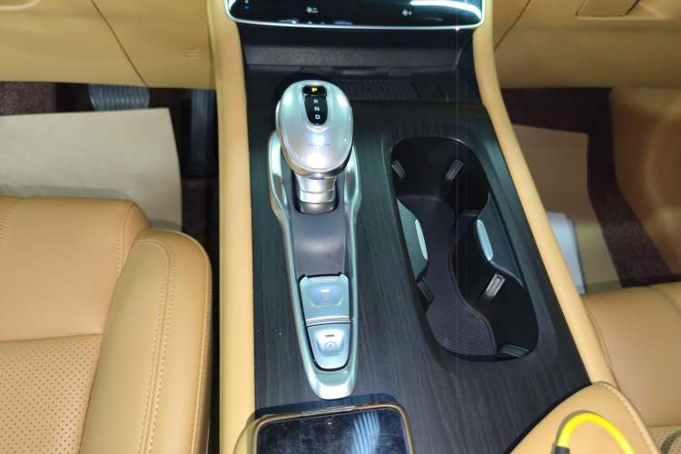 Used VOYAH Dream 2024 PHEV Extended-Range Premium Edition
