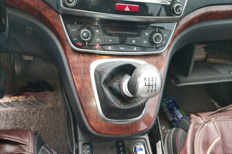 Used Haval H6 2015 Revised Version Sport Edition 1.5T Manual Transmission Two-Wheel Drive Elite Grade
