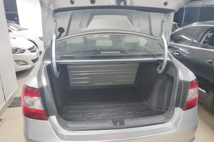 Used Skoda Rapid 2015 1.6L Automatic Smart Selection Model
