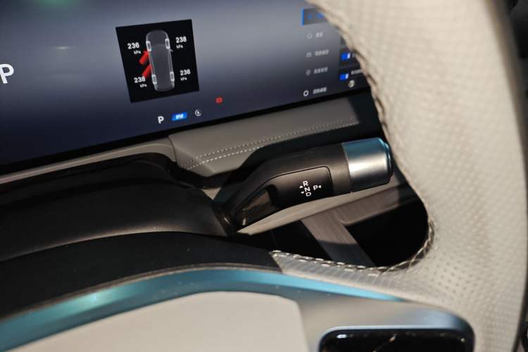 Used Geely Galaxy E8 2024 665 km Range Rear-Drive Starship Long-Range Version
