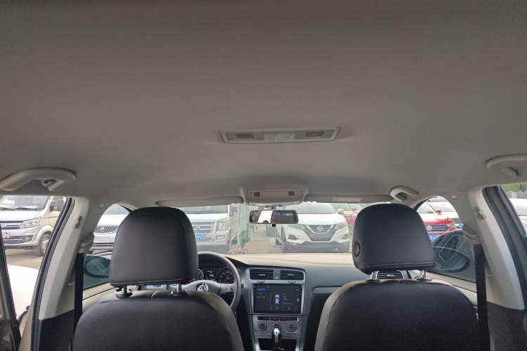 Used Volkswagen Golf 2016 1.6L Automatic Fashion Model