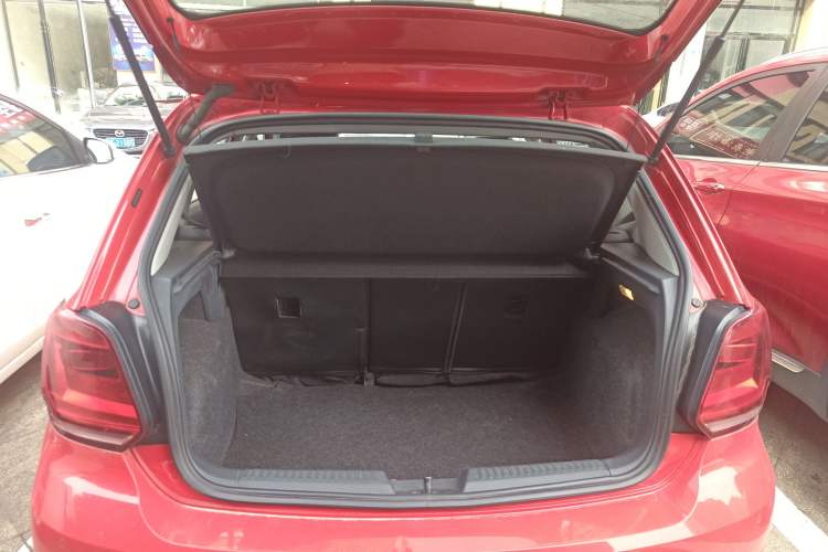 Used Volkswagen Polo 2016 1.6L Automatic Comfort Model
