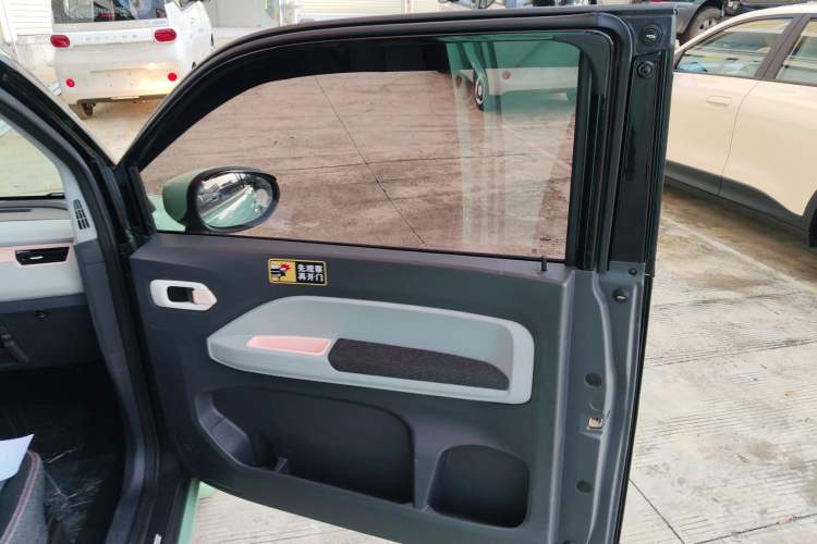 Used Chery QQ Ice Cream 2022 170km Sundae Phosphate Lithium-Ion
