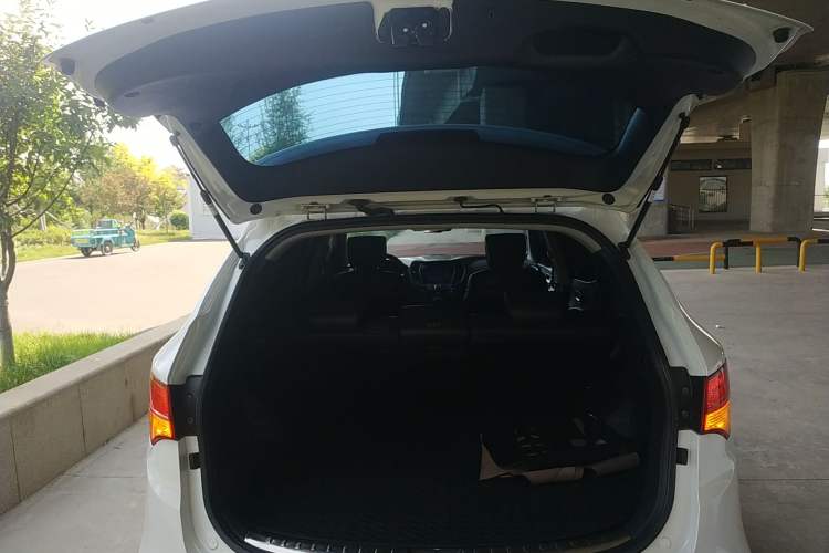 Used Hyundai Santa Fe 2015 2.0T Automatic All-Wheel Drive Smart Version 5 Seats
