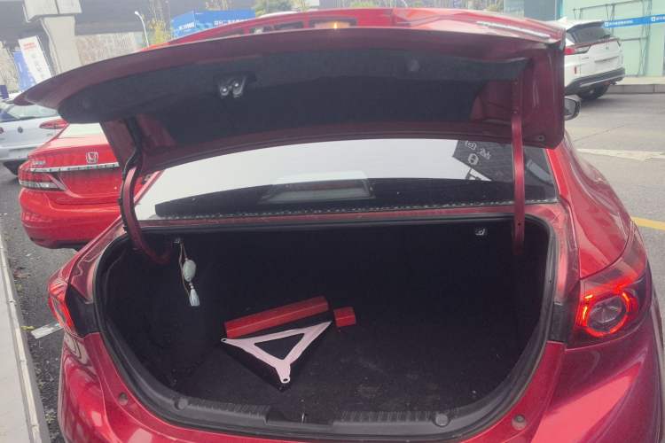 Used Mazda Mazda 3 Axela 2019 Cloud-Controlled Sedan 1.5L Automatic Luxury Model China VI Standard
