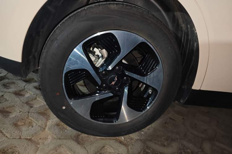 Used  3 2024 Charming Edition 405km Lite
