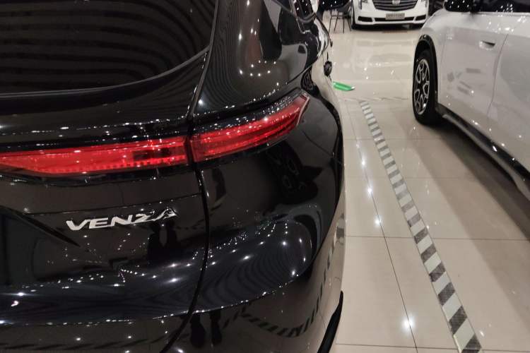 Used Toyota Venza 2022 2.0L CVT Two-Wheel Drive Prestige Edition
