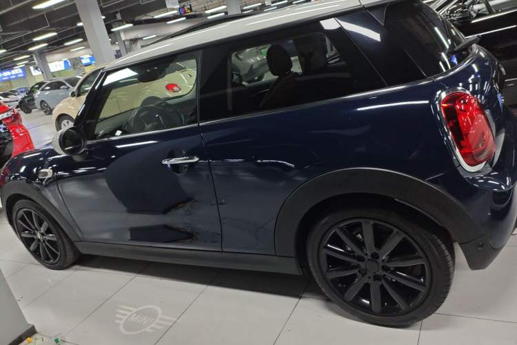 Used  MINI 2018 1.5T COOPER Artist
