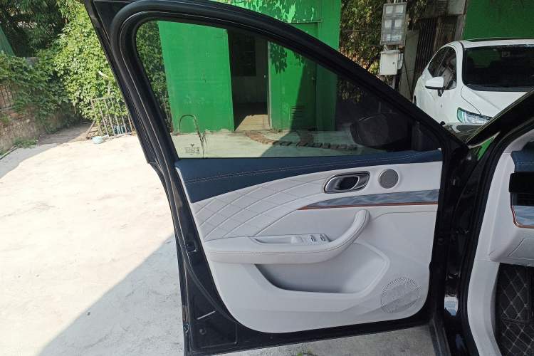 Used NETA L 2024 Range-Extended 220 Luxury Edition
