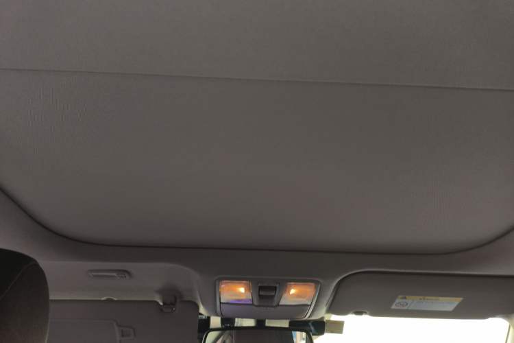 Used Hyundai ix25 2015 1.6L Automatic Two-Wheel-Drive Deluxe DLX Model