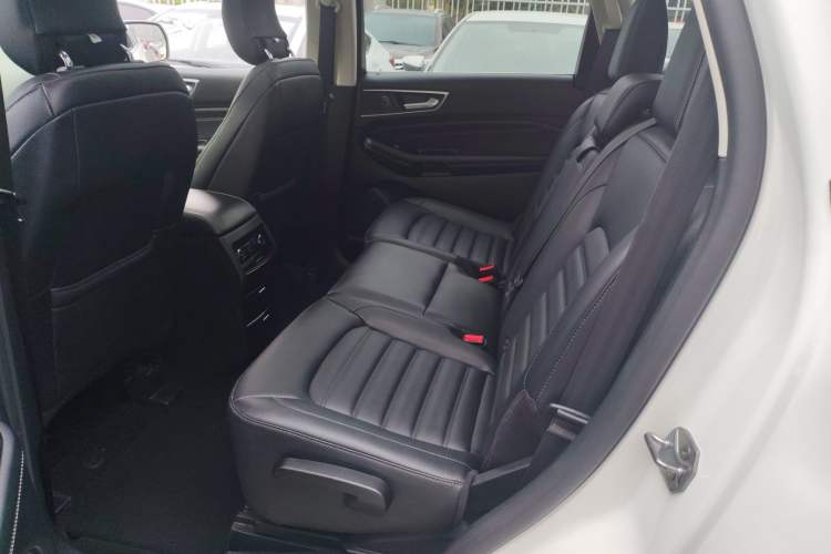 Used Ford Edge 2018 EcoBoost 245 Two-Wheel-Drive Titanium 7-Seater China VI Standard
