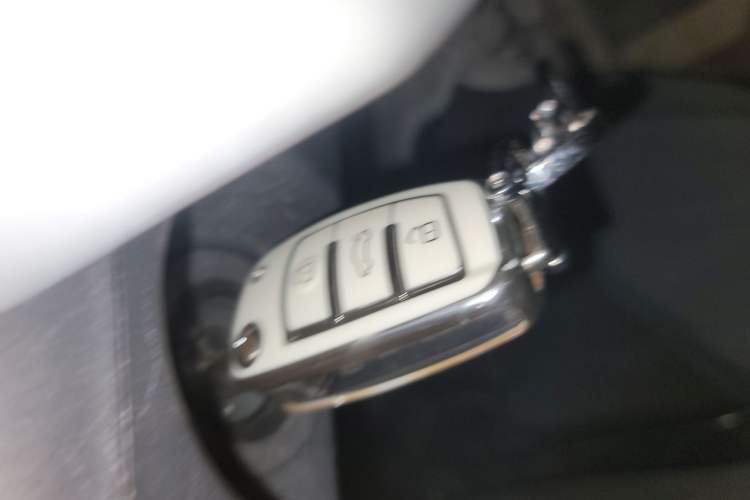 Used Chery QQ Ice Cream 2022 120km Conical Shape Lithium Iron Phosphate
